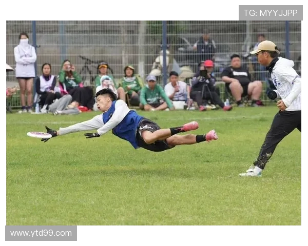 南京飞盘队与广州飞盘队赛后复盘探讨团队协作的成功与不足