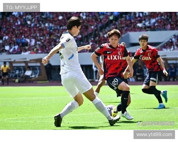 广岛三箭与鹿岛鹿角的激烈对决展现日本足球的魅力与实力 广岛三箭与鹿岛鹿角的激烈对决展现日本足球的魅力与实力