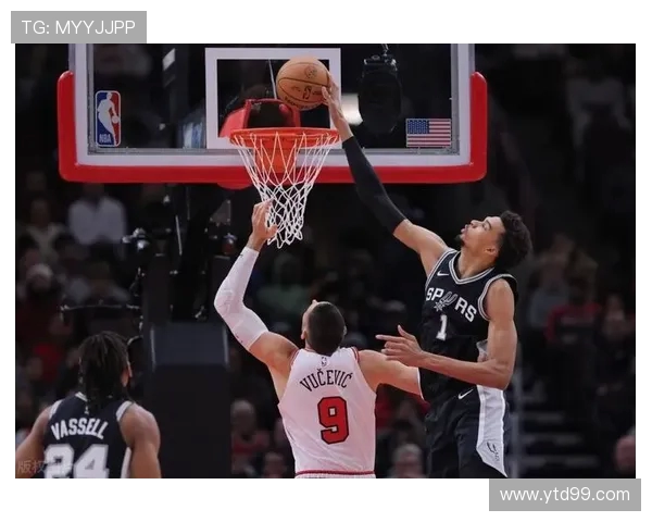 文班亚马场均20分10篮板3盖帽表现出色新秀奖争夺遥遥领先