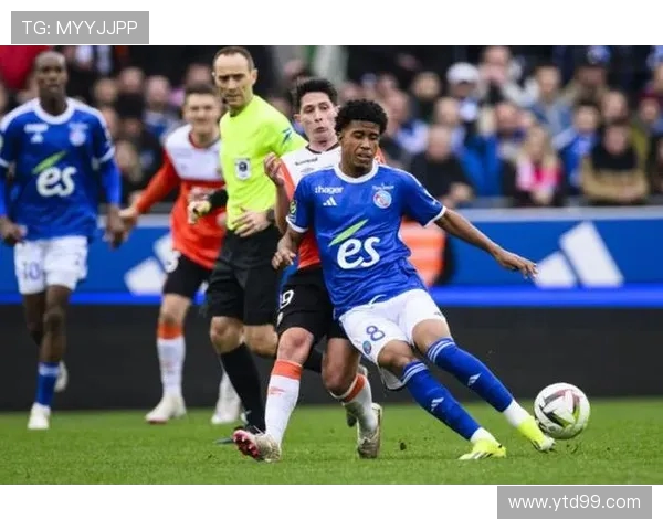 斯特堡主场迎战雷恩双方争夺关键三分展现实力较量 斯特堡主场迎战雷恩双方争夺关键三分展现实力较量